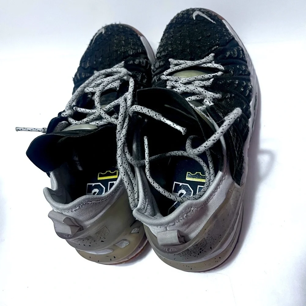 Nike LeBron XVIII Black/ White Shoes Sz 5.5y